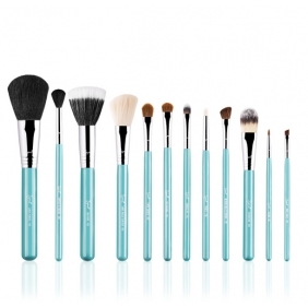 Sigma Make Me brush Essential Kit in blue